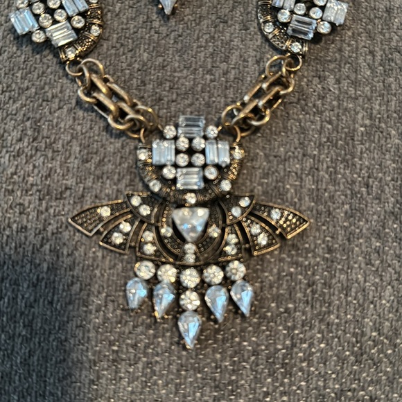 Beautiful gold drop necklace - Picture 2 of 4